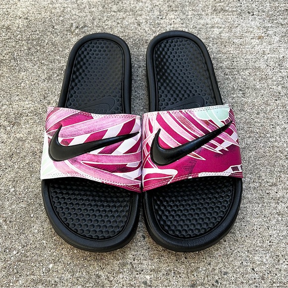 WMNS NIKE BENASSI SWOOSH JDI PRINT SLIDE PINK WHITE BLACKFLOWER FEATHER - Picture 4 of 5
